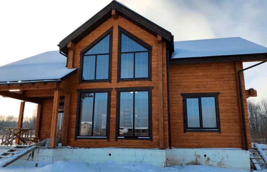 Остекление коттеджа пластиковыми окнами