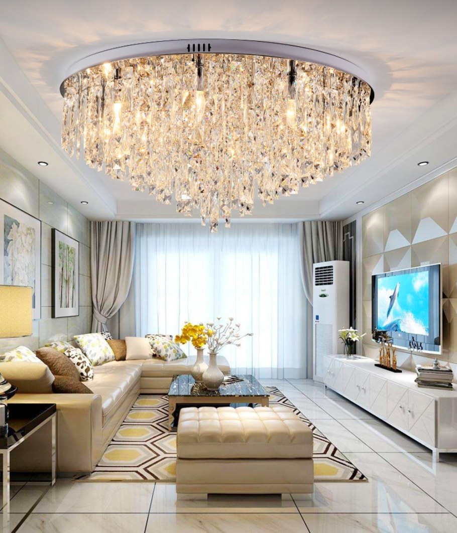 Хрустальные люстры в интерьере гостиной