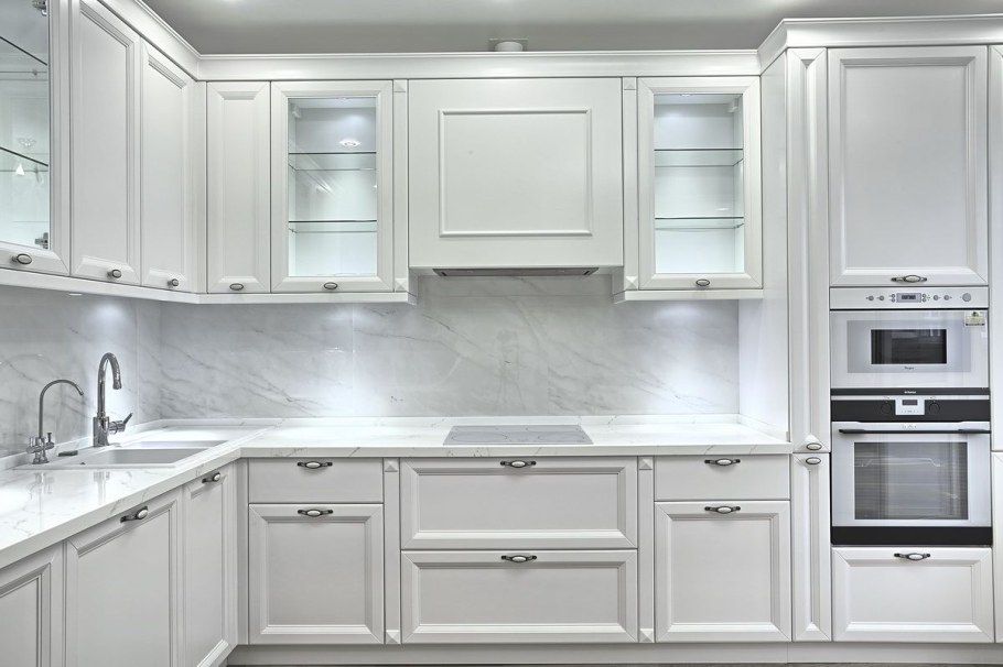 Кухонный гарнитур белый