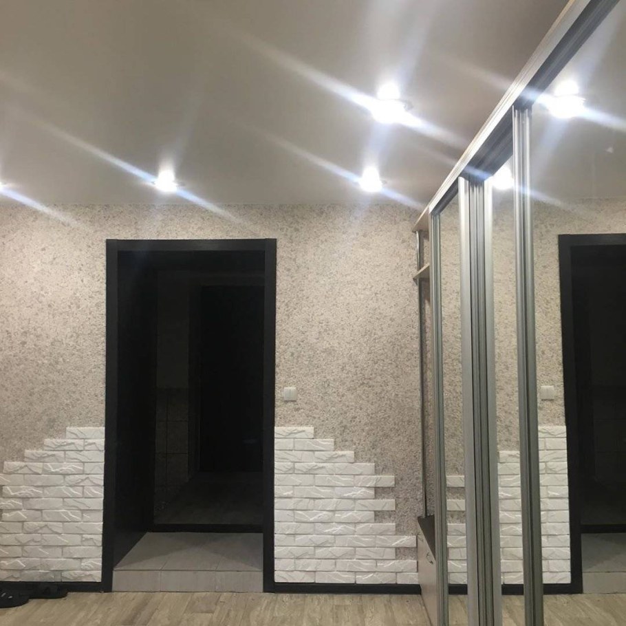 Декоративная штукатурка в прихожей