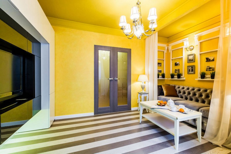Комната с желтыми стенами