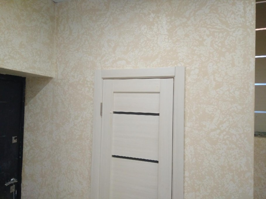 Фактурная штукатурка в коридоре