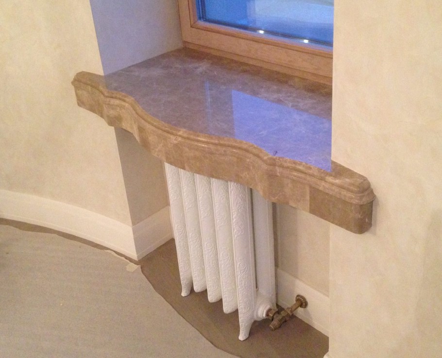 Мраморный подоконник