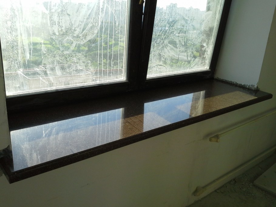 Подоконник из искусственного камня и дерева