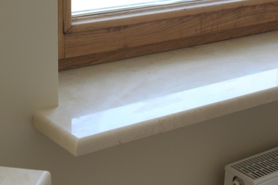 Каменный подоконник