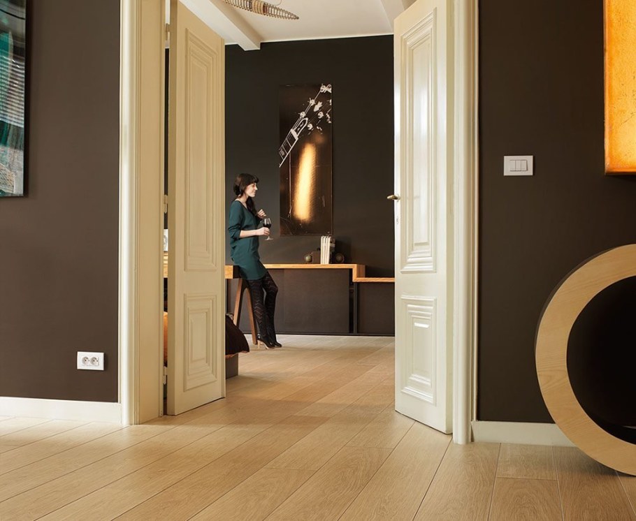 Белый плинтус в интерьере