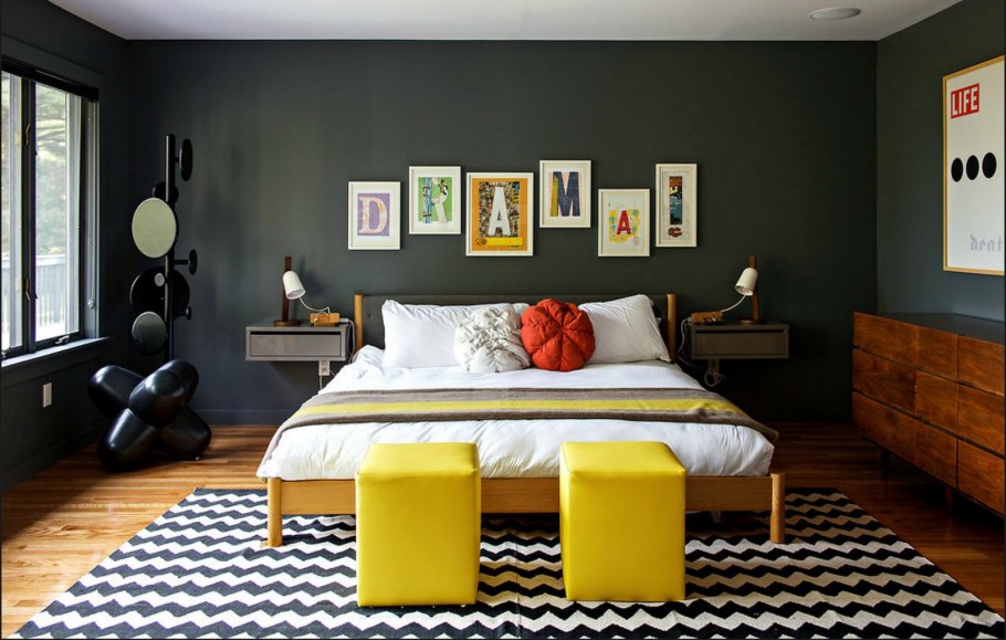 Комната с желтыми стенами