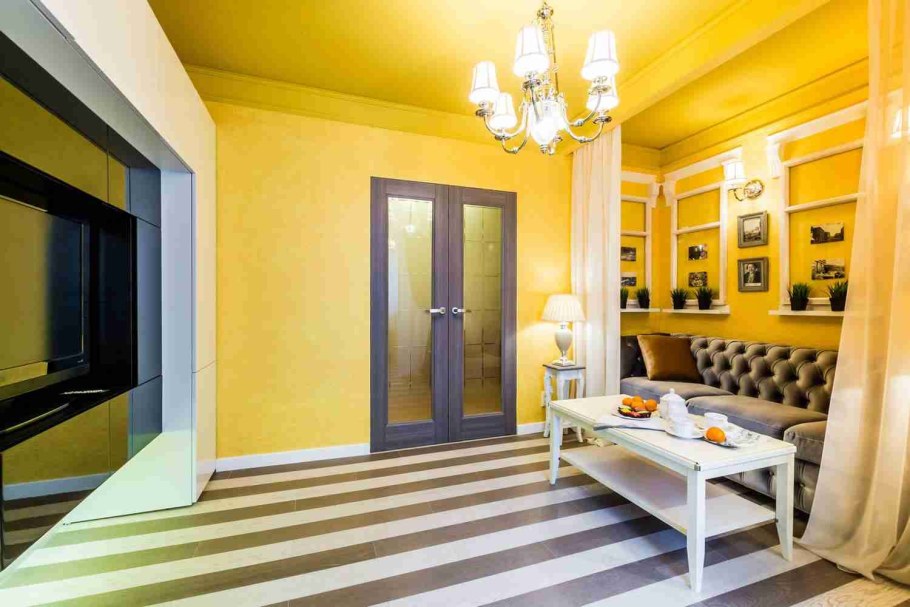 Декоративная штукатурка желтая в интерьере