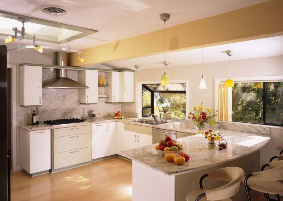 Интерьер кухни в частном доме