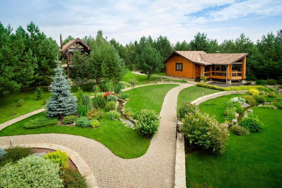 Красивые участки загородных домов