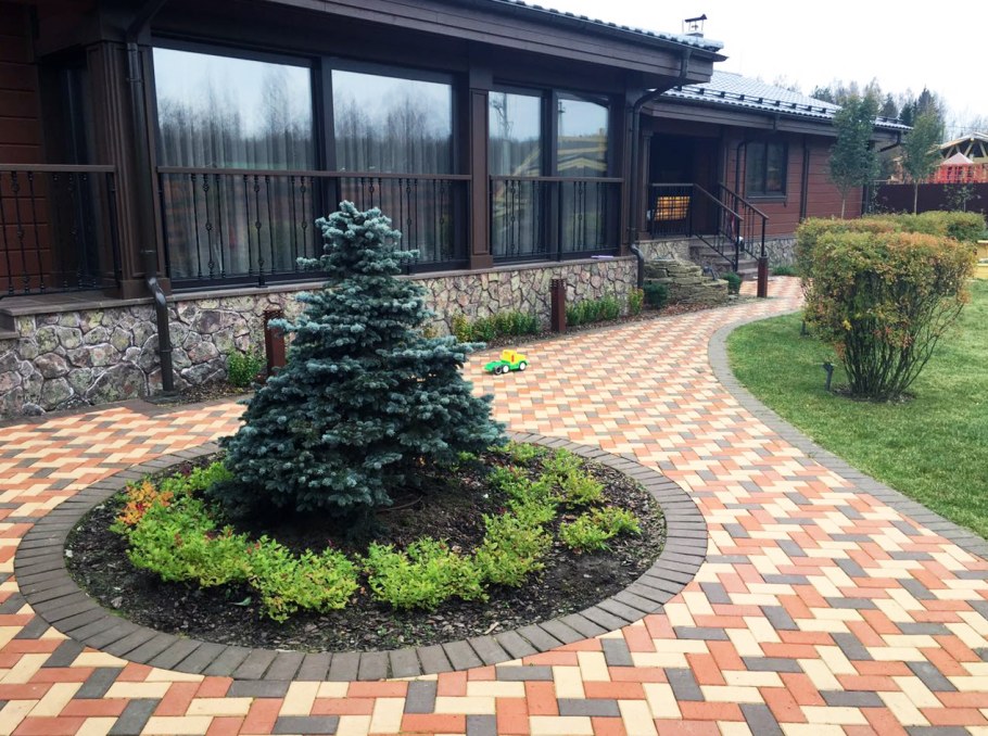 Благоустройство территории из брусчатки