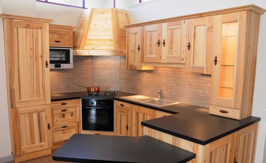 Кухонный гарнитур из дерева