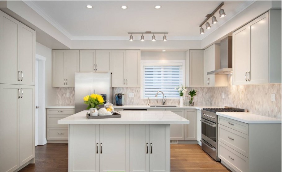 Кухня в белом цвете
