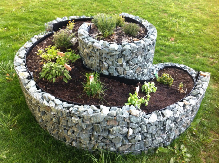 Цветник из камней