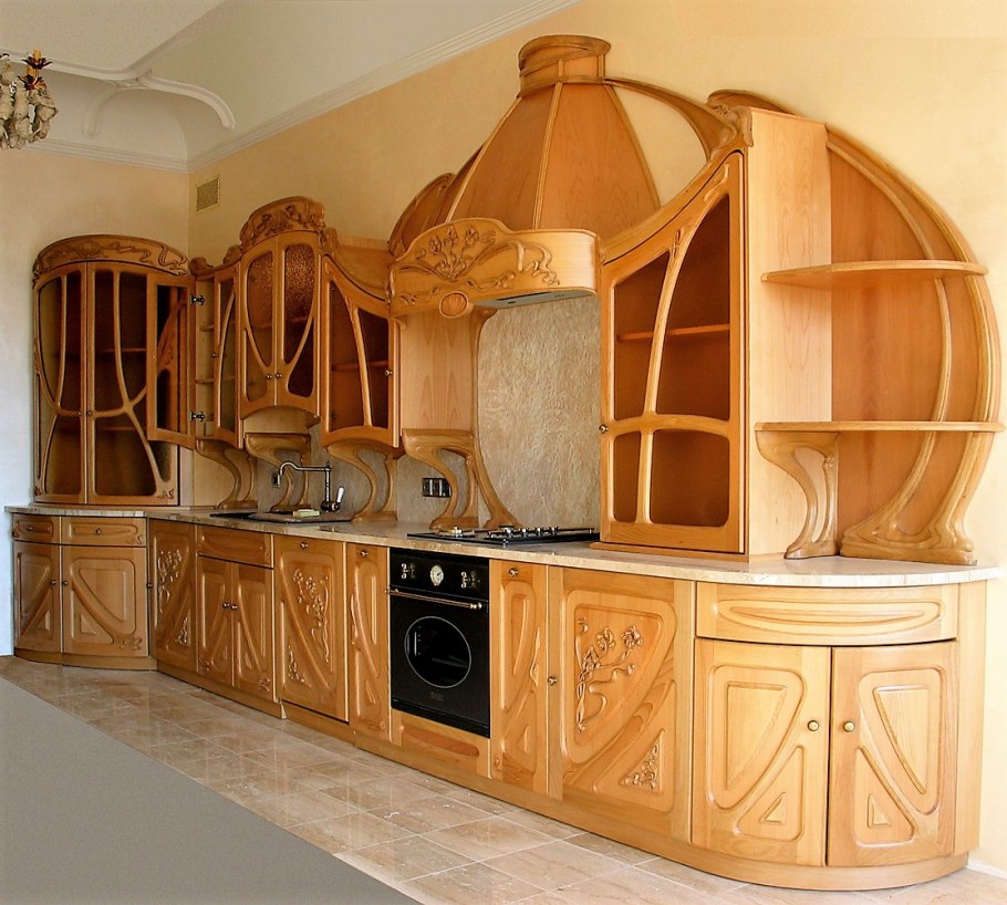 Кухонная мебель из дерева