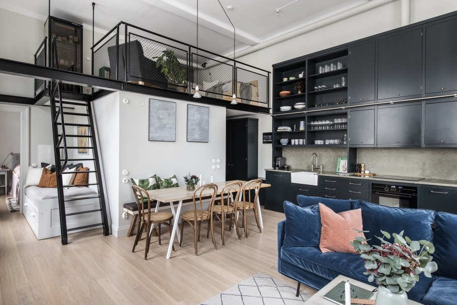 Кухня лофт с антресолью