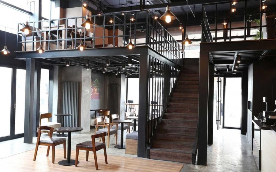 Лестница на антресольный этаж в стиле лофт