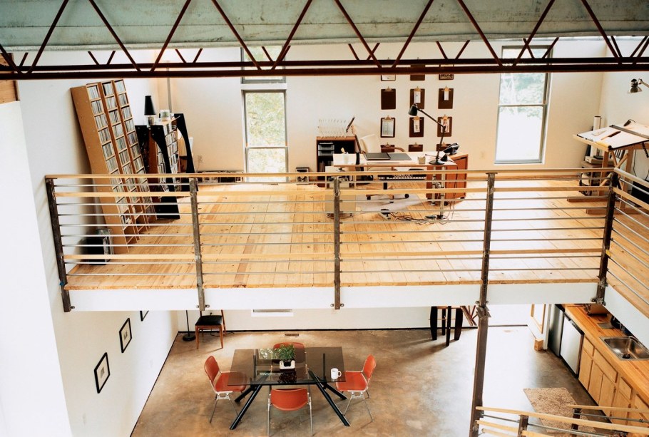 Офис в стиле лофт с антресольным этажом