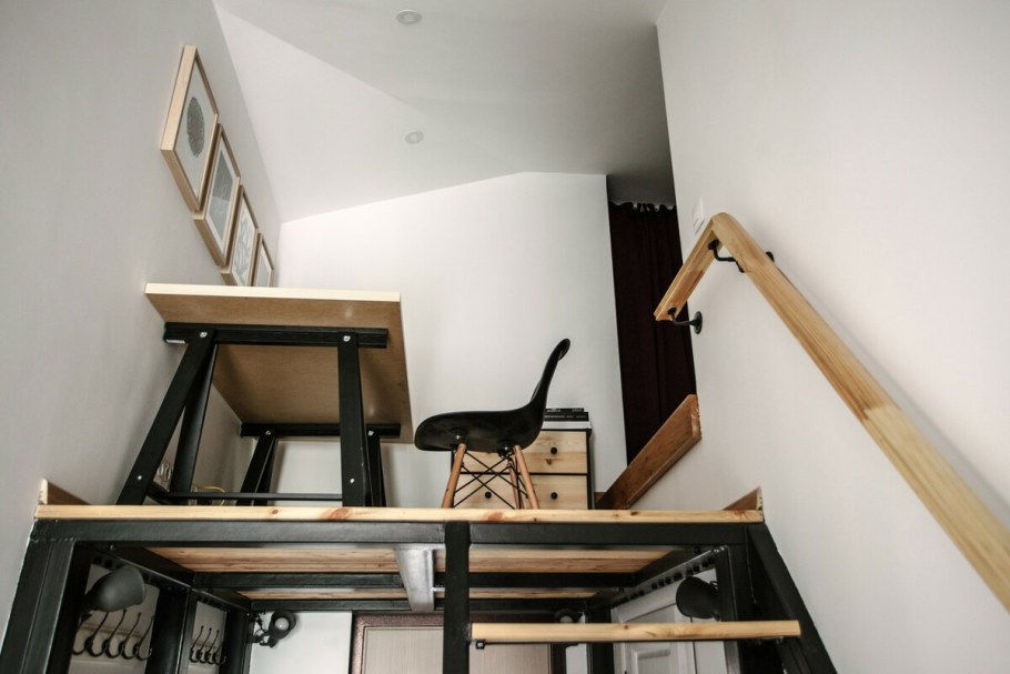 Металлическая лестница на Антресоль