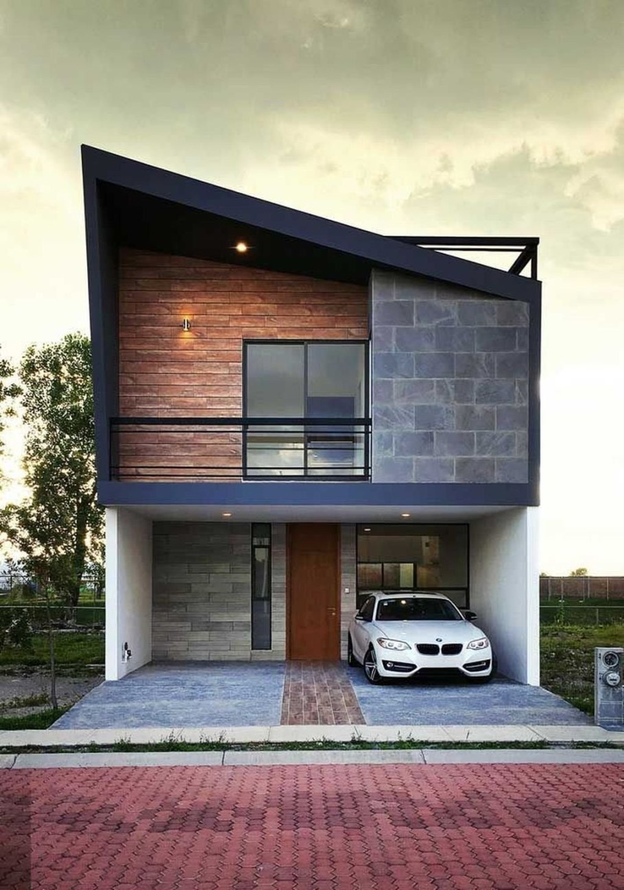 Трехэтажный дом с гаражом