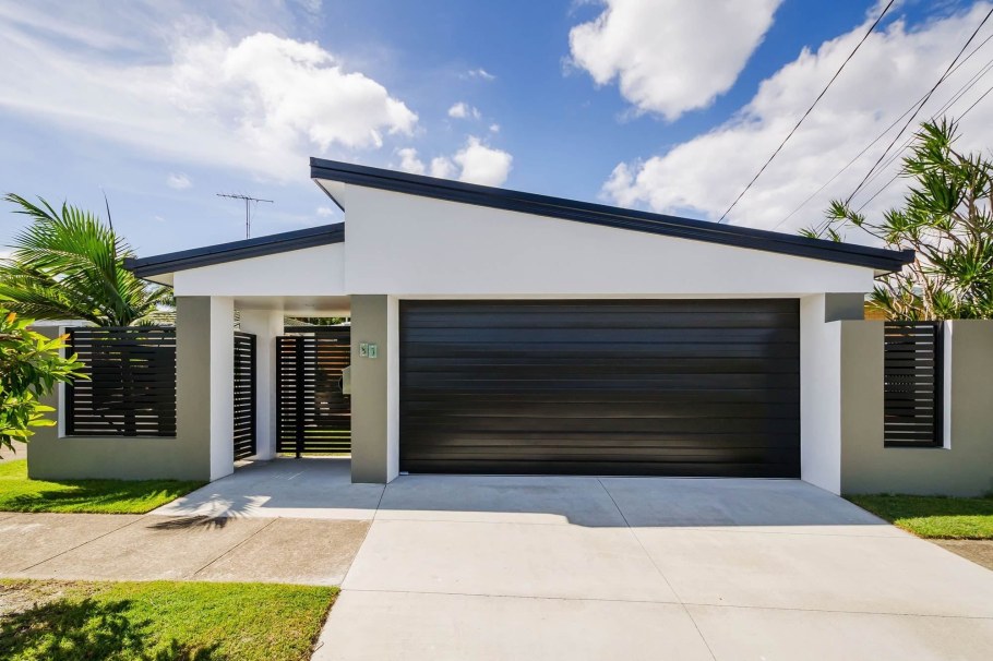 Гараж с навесом в современном стиле