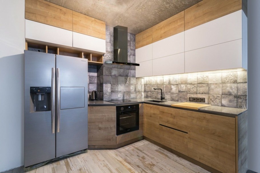 Кухня с фасадами Эггер под дерево
