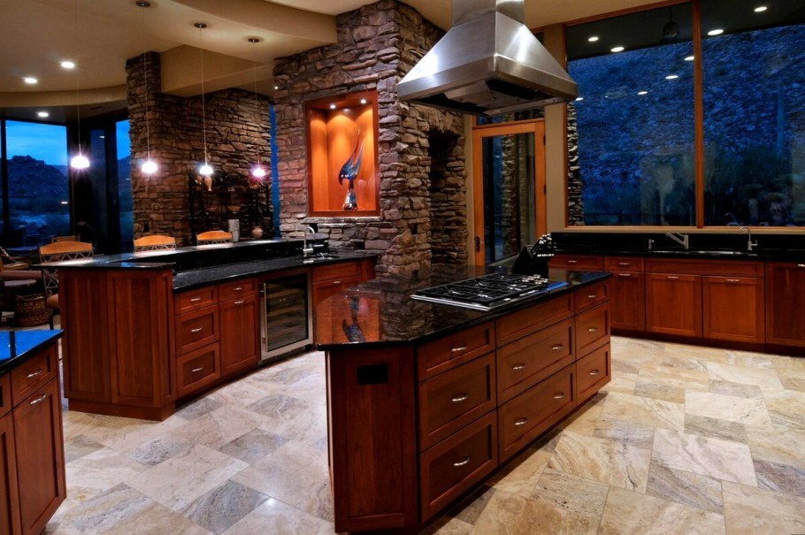Отделка кухни камнем