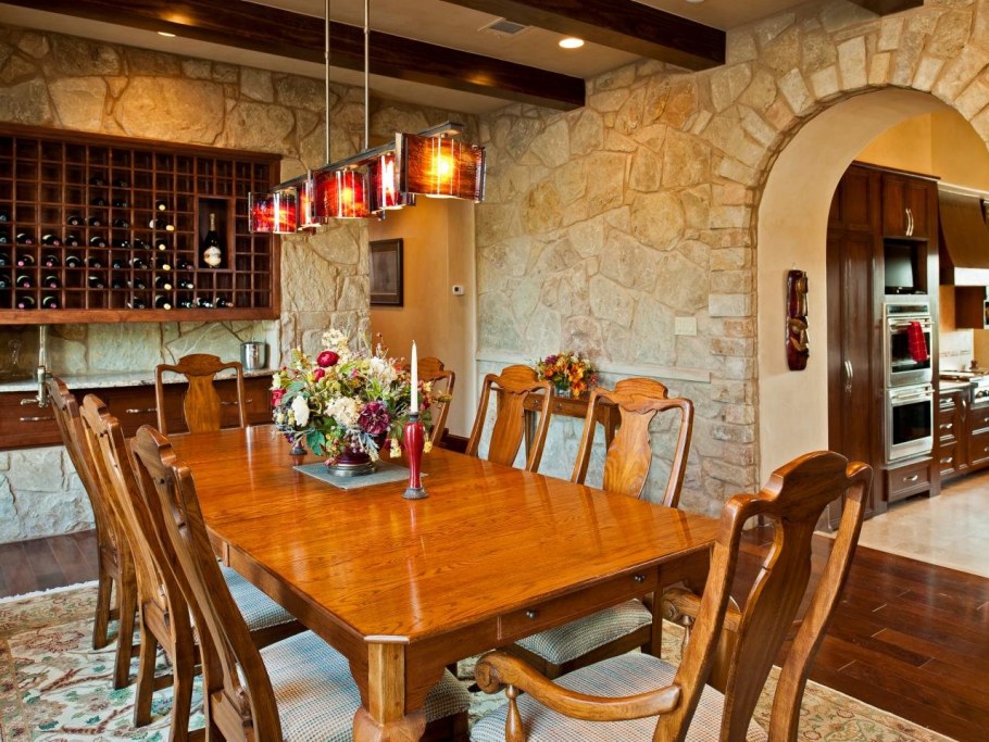 Отделка кухни декоративным камнем