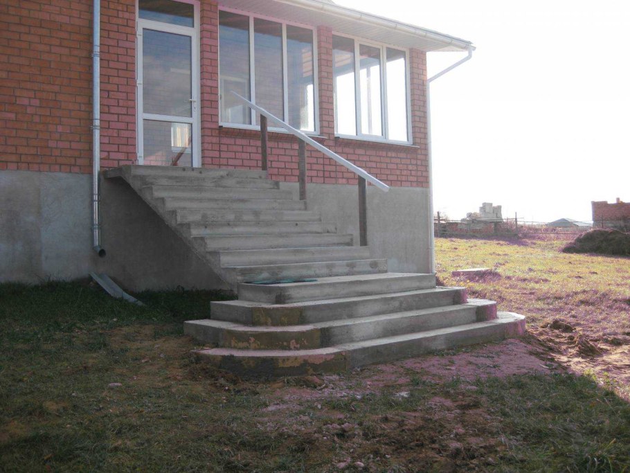Наружный лестница из бетона