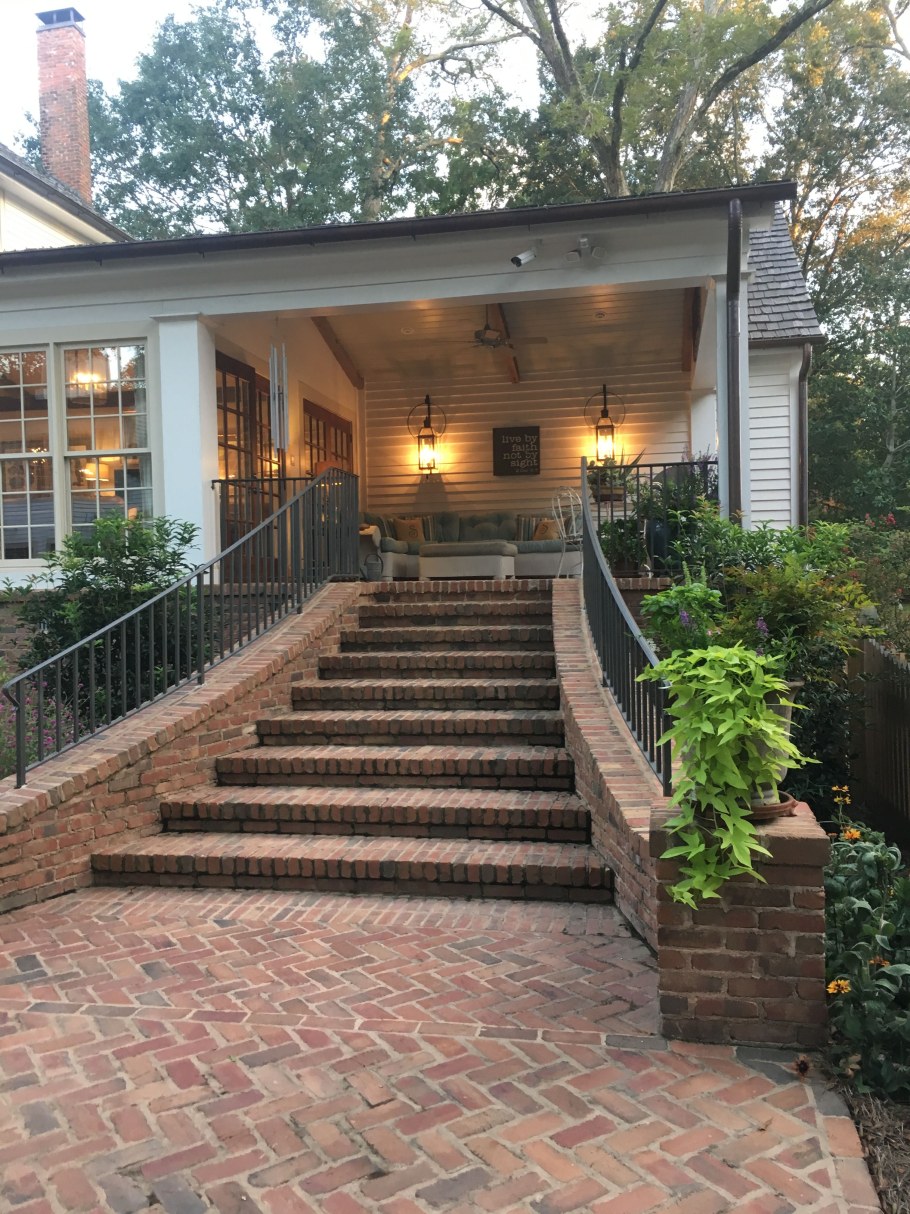 Крыльцо к дому