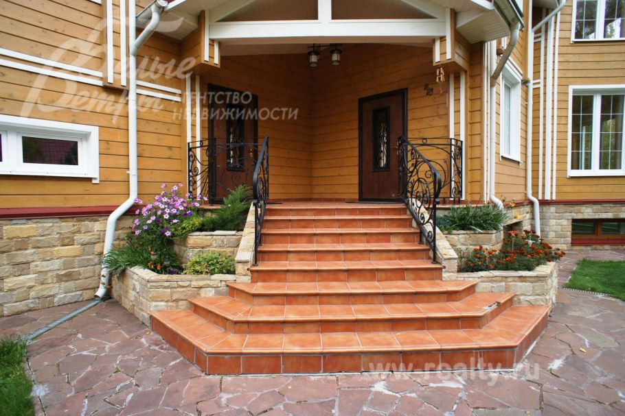Ступеньки для коттеджа к крыльцу