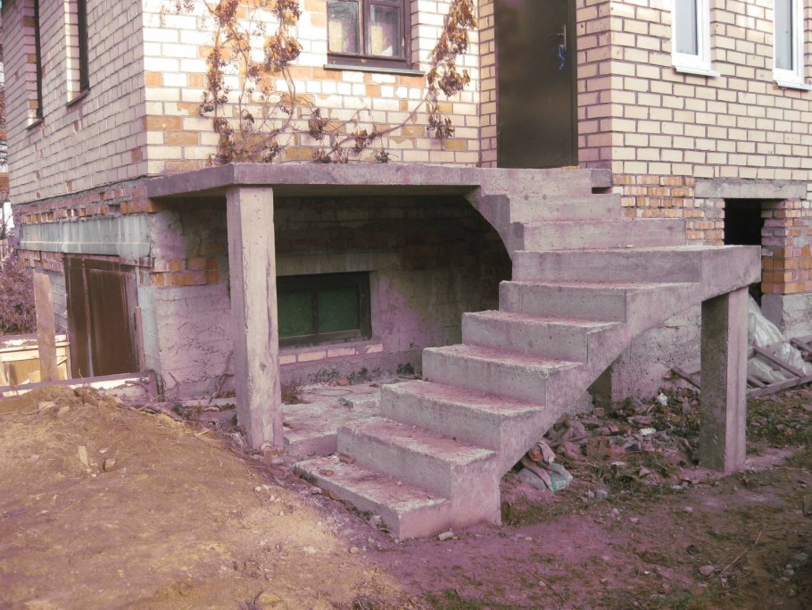 Ступеньки к дому из бетона