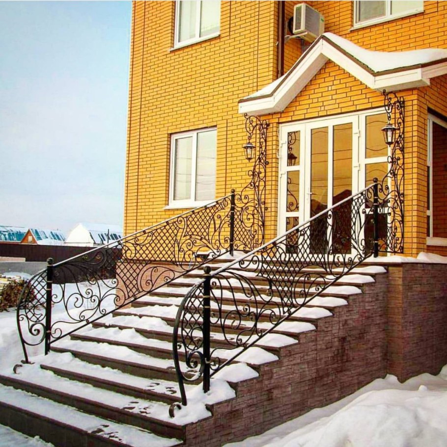 Крыльцо в частном доме