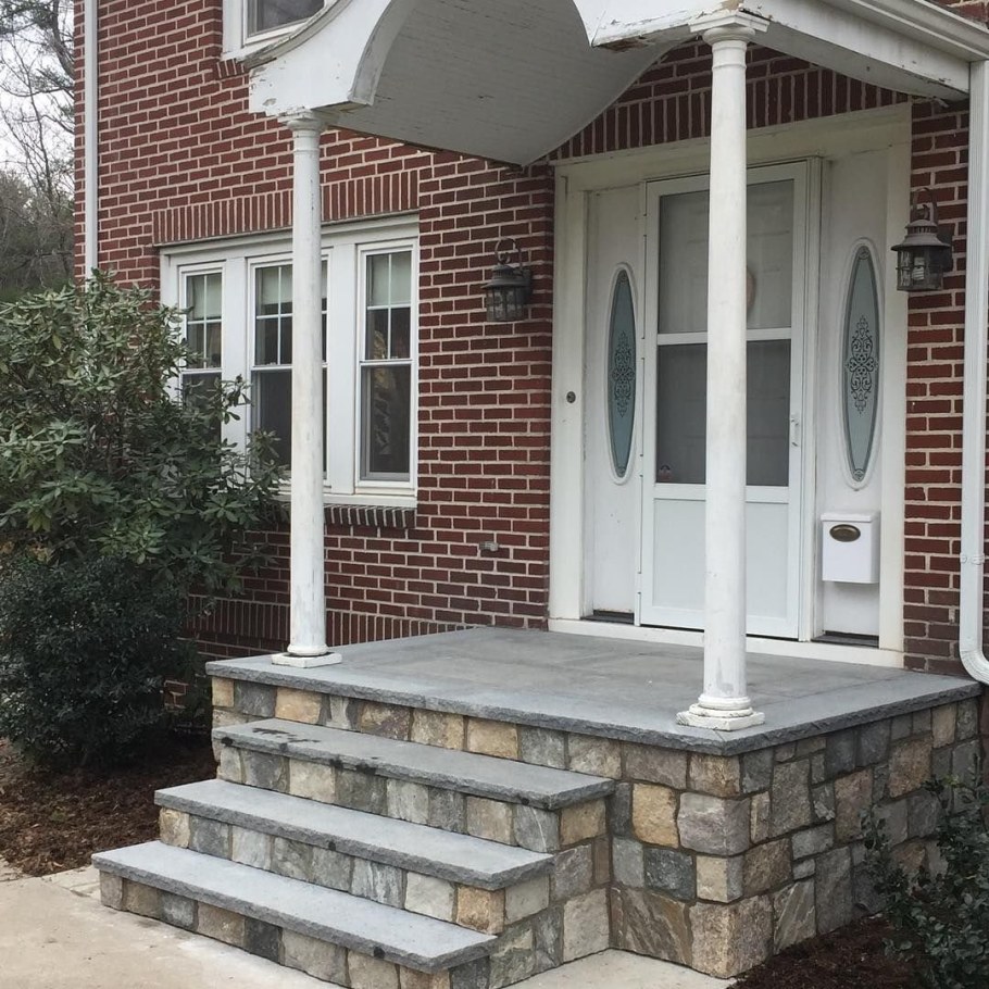 Широкое крыльцо