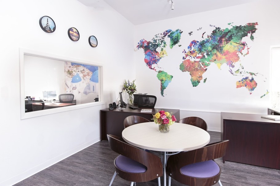 Декоративное украшение стен в офисе