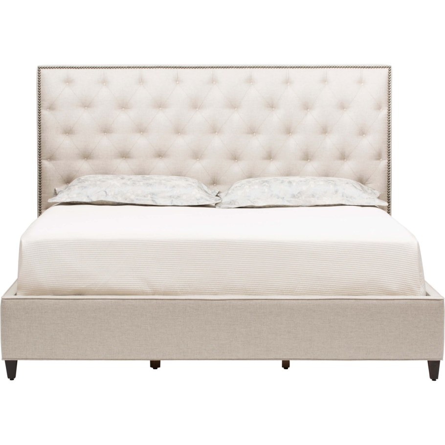 Кровать с бежевым изголовьем