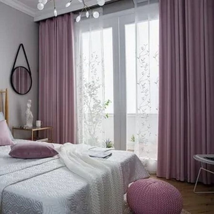 Фиолетовые шторы в интерьере спальни