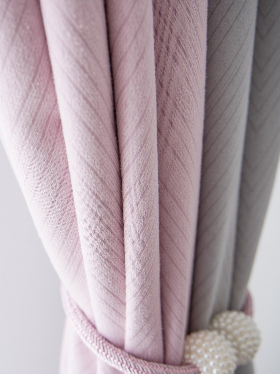 Розовые шторы