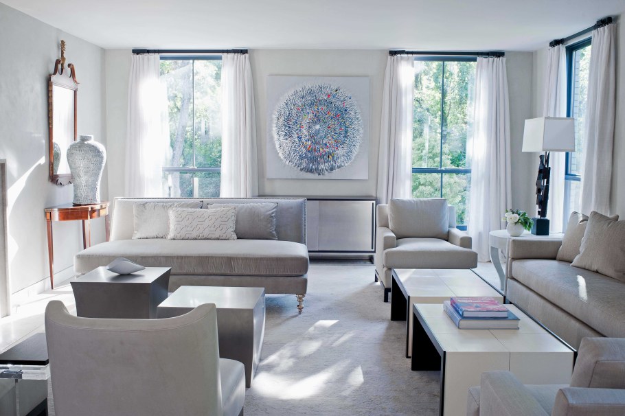 Светлый интерьер гостиной