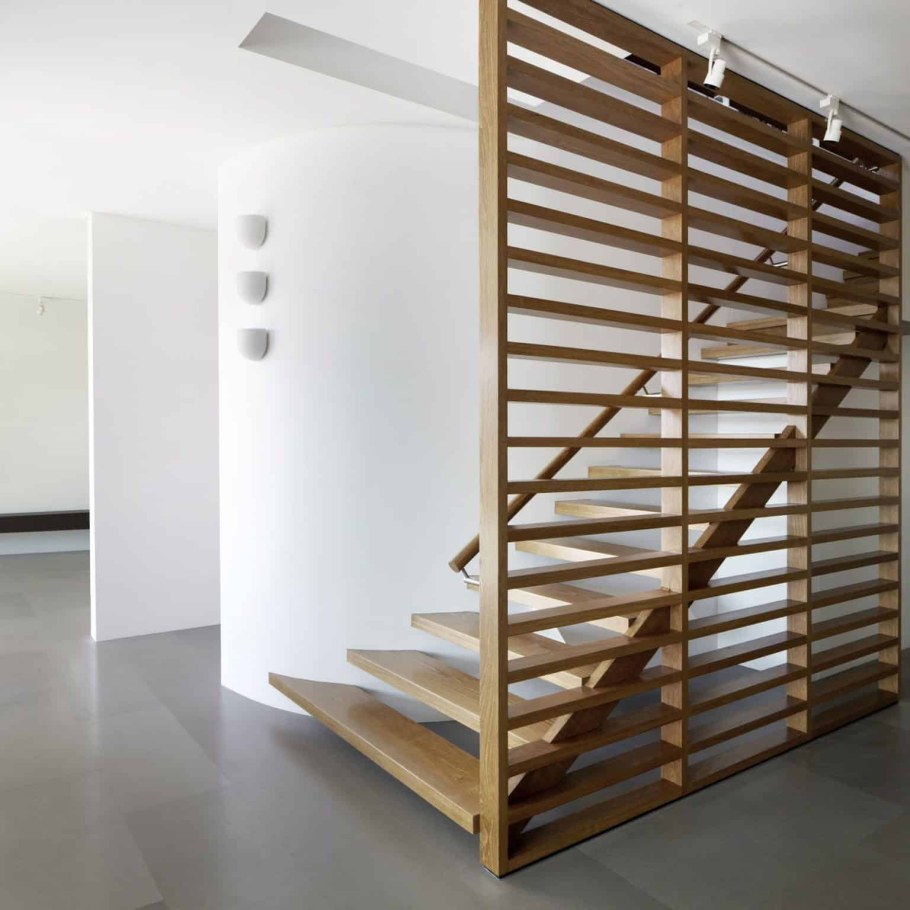 Ограждение лестницы рейками