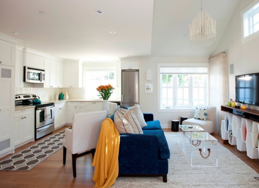 Расстановка мебели в гостиной столовой