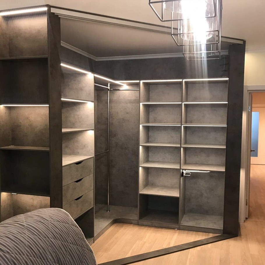 Гардеробная угловая встроенная