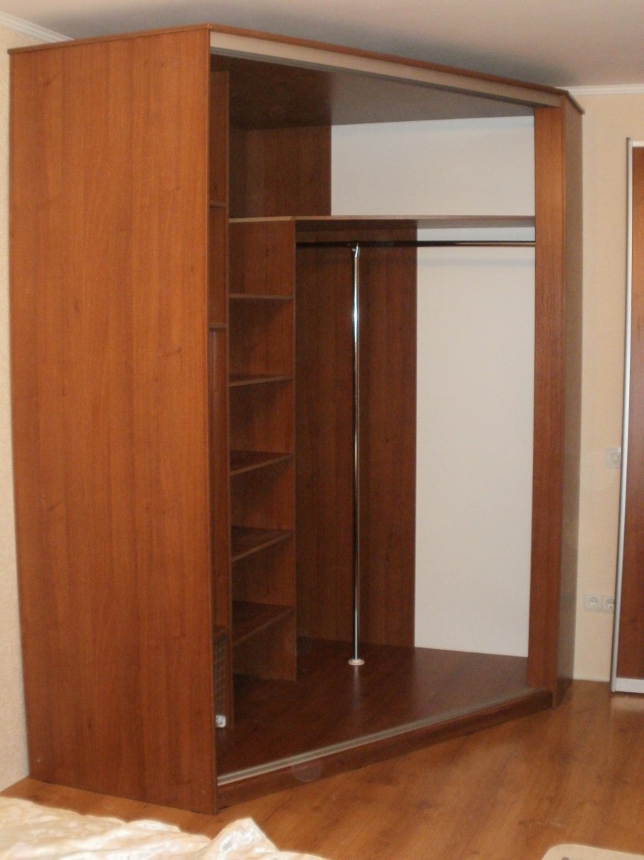 Угловой шкаф купе