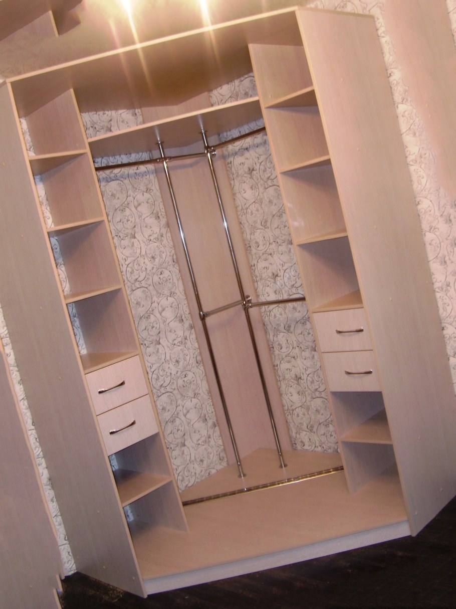 Гардеробная угловая встроенная
