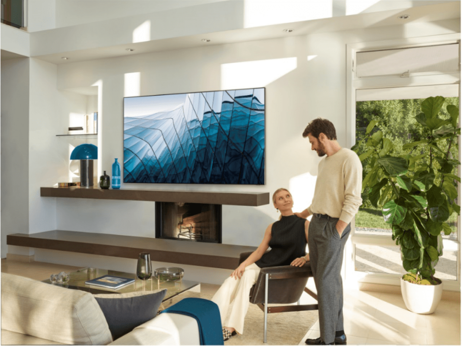 Телевизор самсунг 85 дюймов на стене