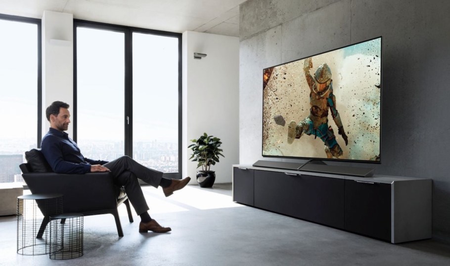 Телевизор 77 дюймов в интерьере