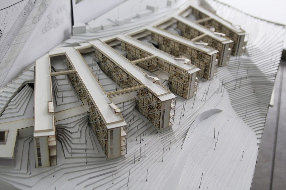 Здание на рельефе