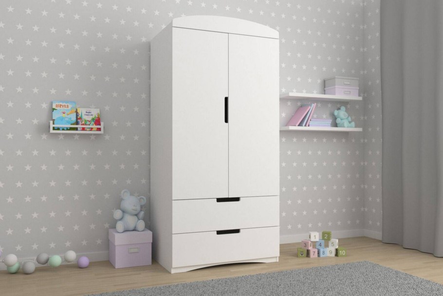 Небольшой шкаф в детскую
