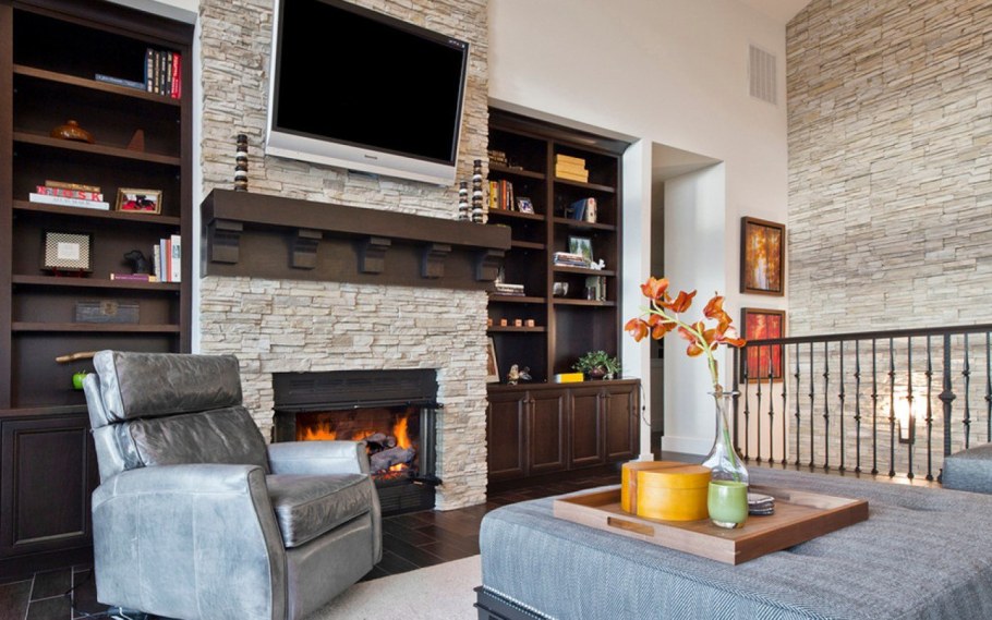 Декоративный камин в гостиной