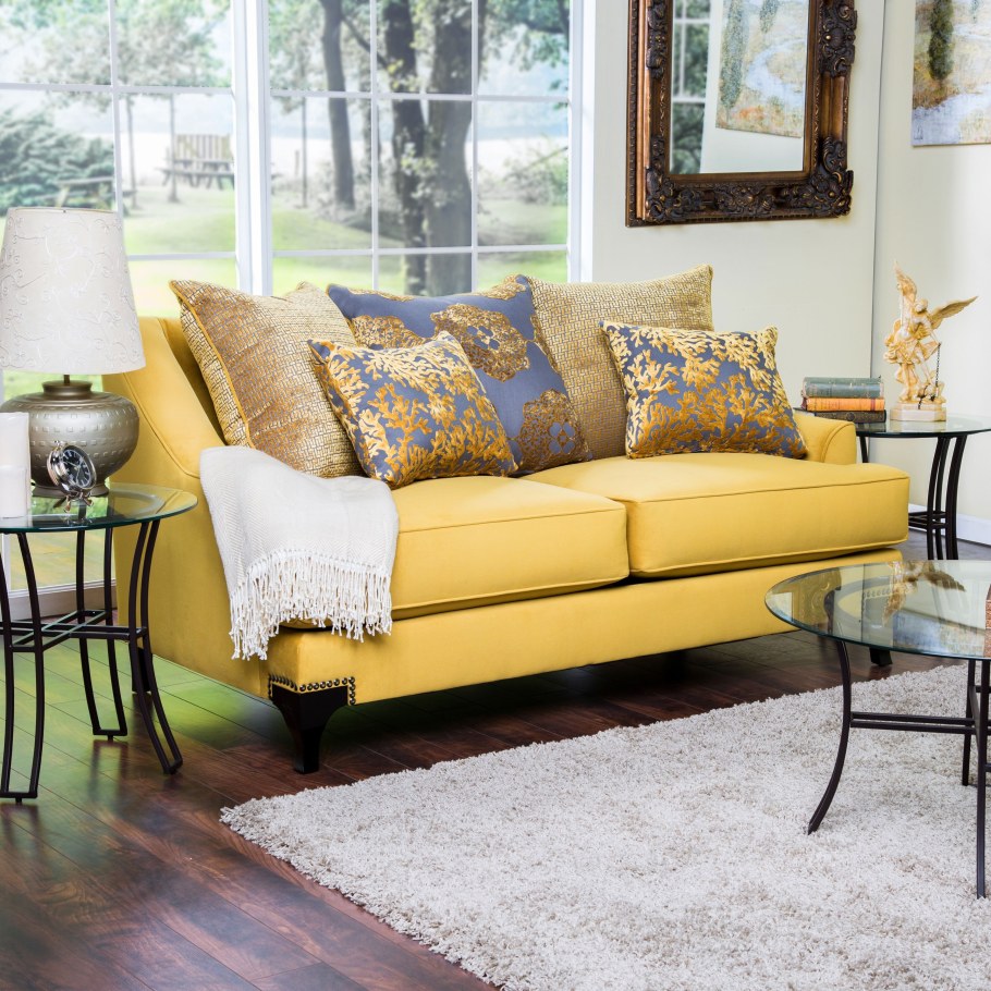 Желтый диван в интерьере